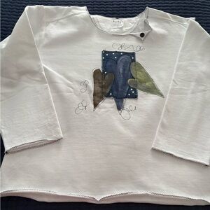 Kunky’s White Hand painted sweatshirt
Hearts valentines size M